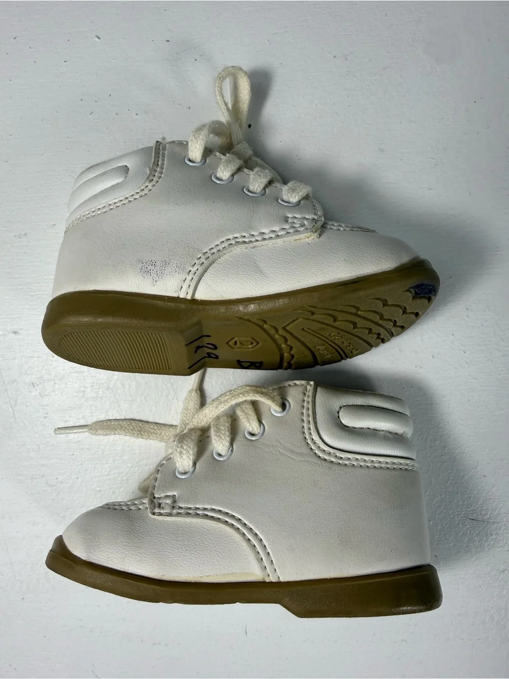 Buster Brown lace up